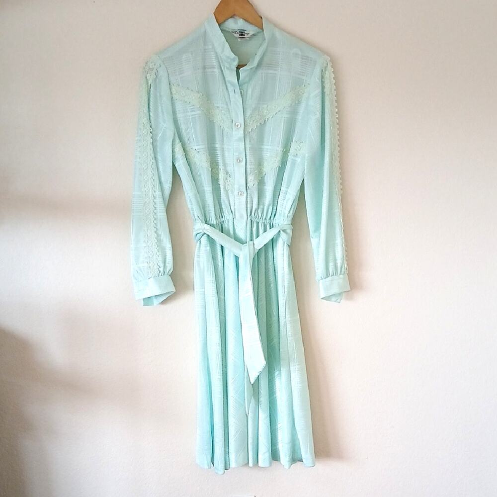 Vintage 60s Discovery Fashions Dress With Belt And Lace Trim